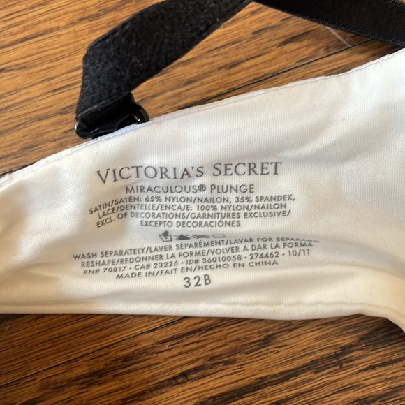 Victoria’s Secret Miraculous Plunge Double Push Up Bra Black & White Lace - Picture 4 of 5